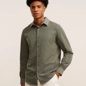 Camisa Regular em Sarja com Abotoamento Verde