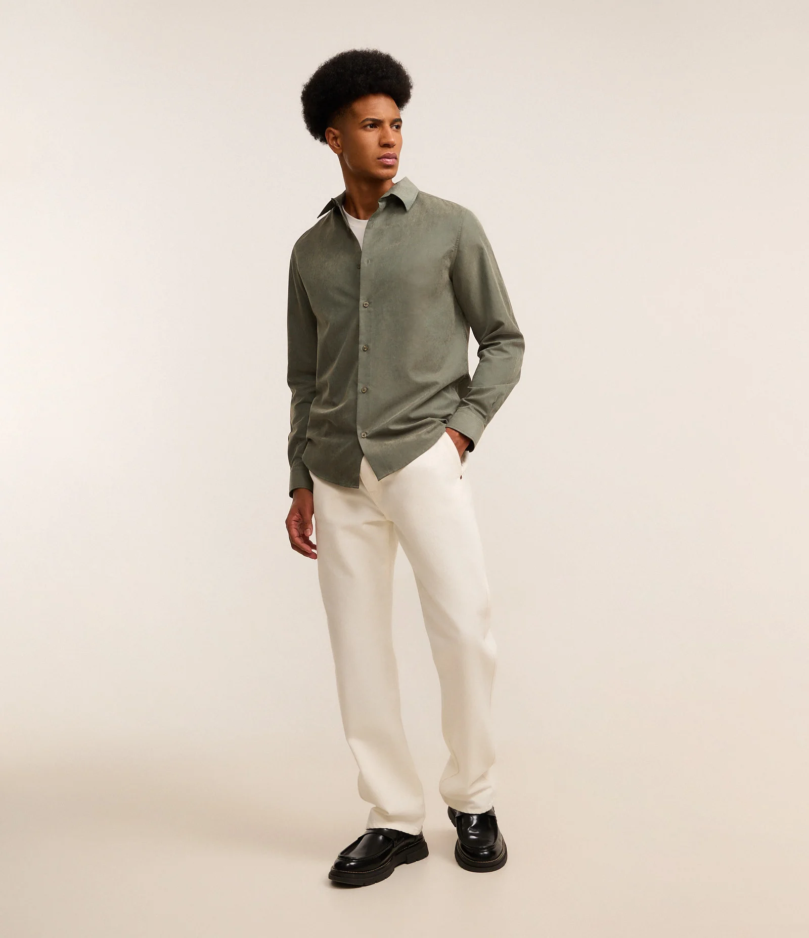 Camisa Regular em Sarja com Abotoamento Verde - Imagem 2