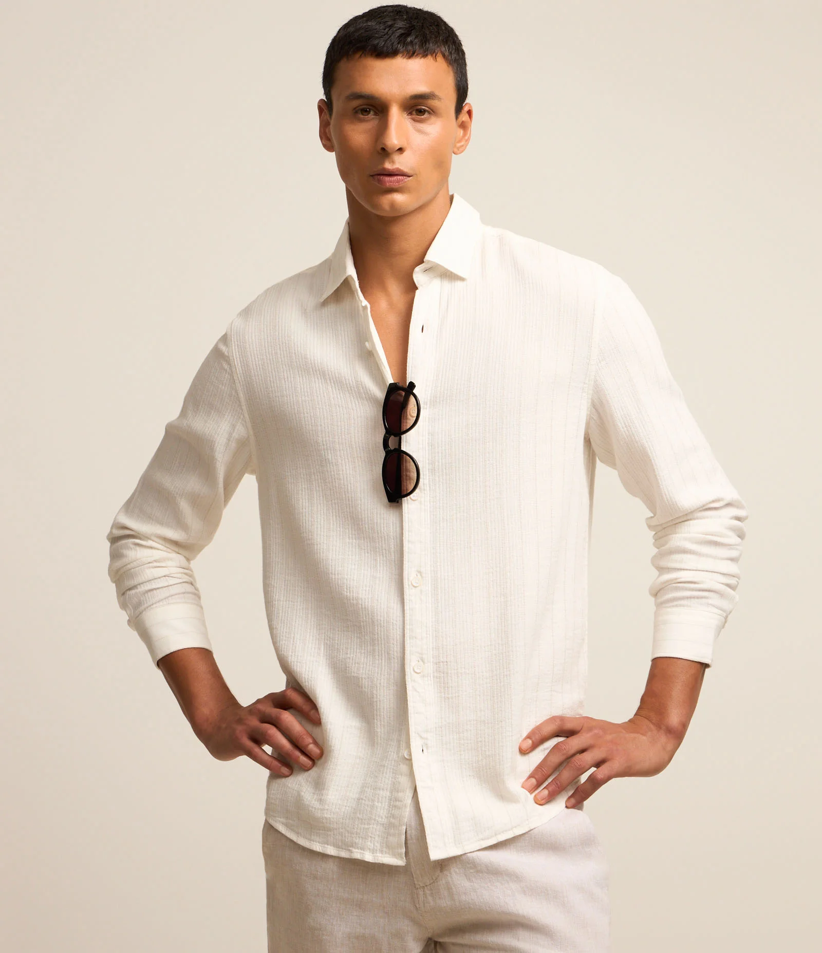Camisa Regular em Tricoline com Textura de Listras Off White