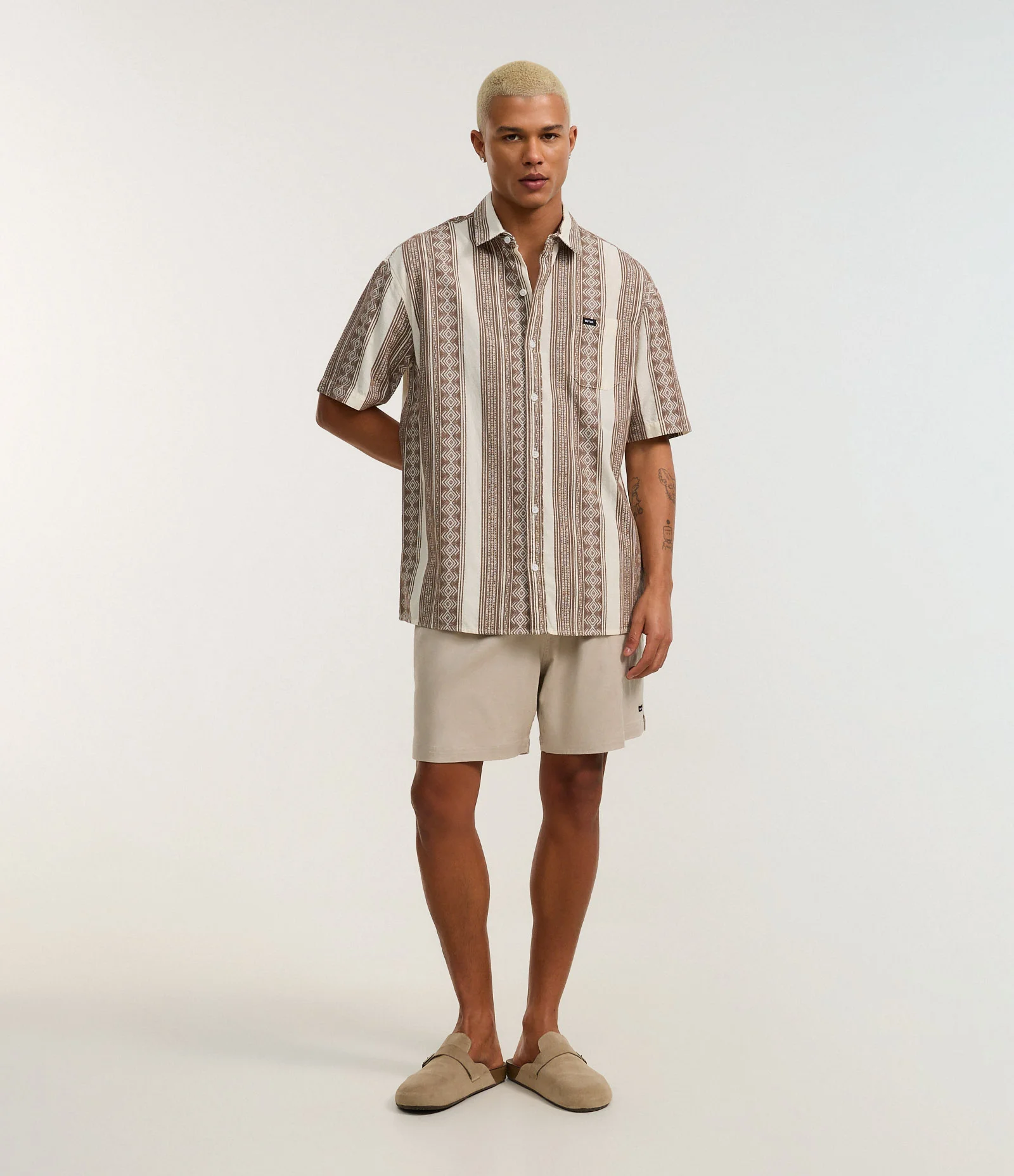 Camisa Relaxed em Jacquard com Estampa Étnica Marrom - Imagem 2