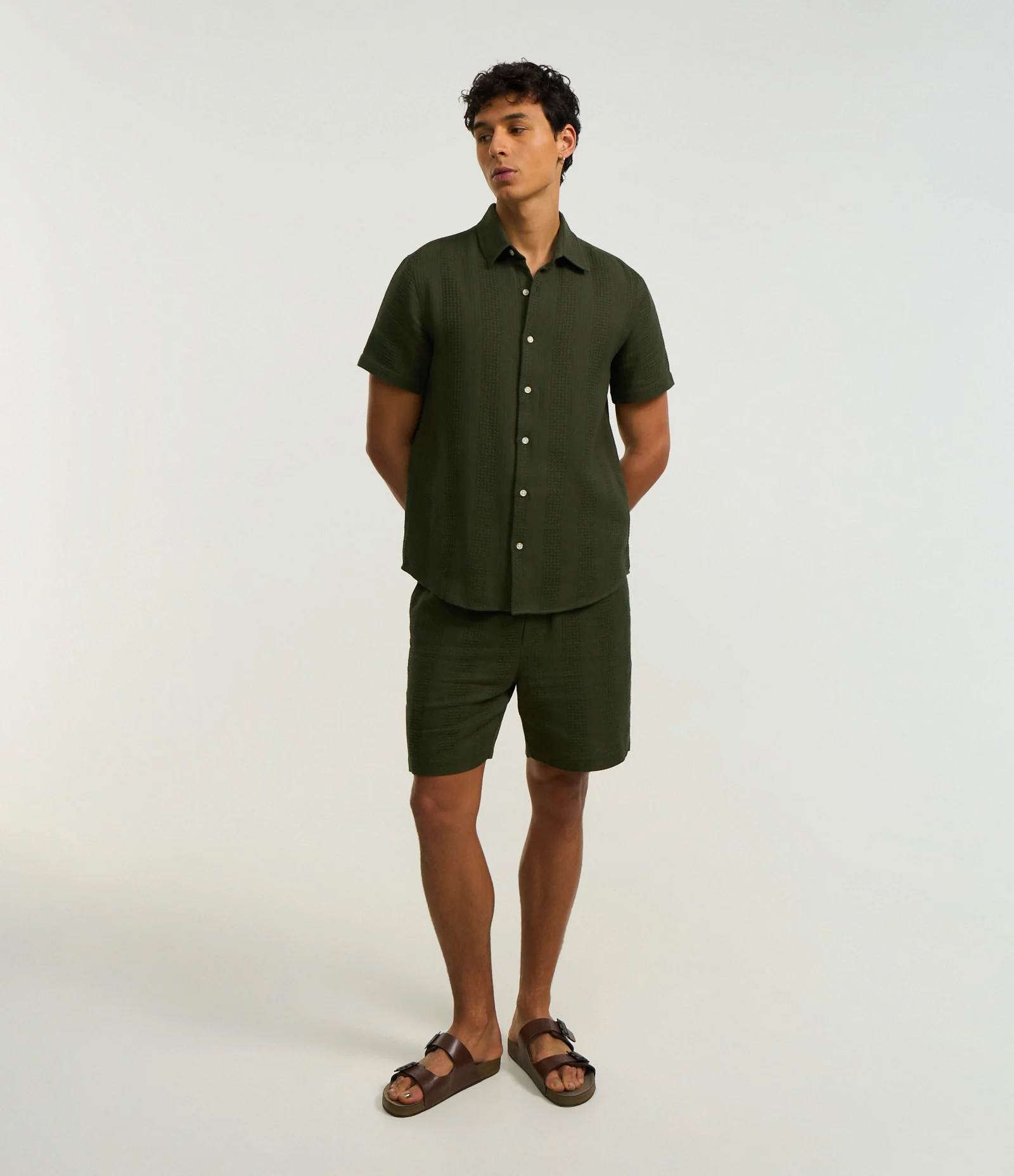 Camisa Regular em Algodão com Textura Quadriculada Vertical Verde - Imagem 2