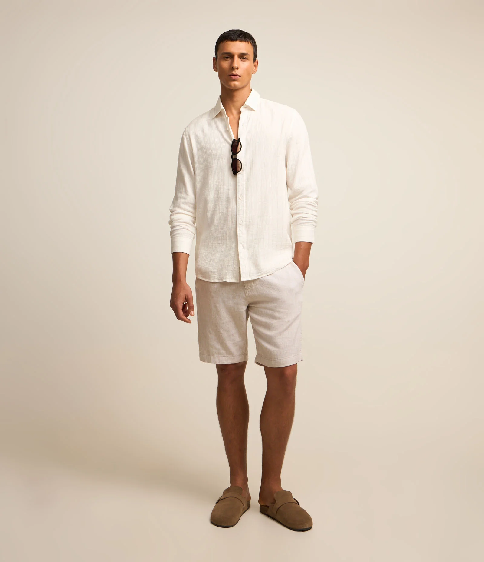 Camisa Regular em Tricoline com Textura de Listras Off White - Imagem 2